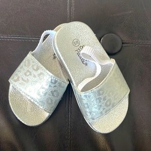 Simply Petals metallic/silver cheetah design sandals